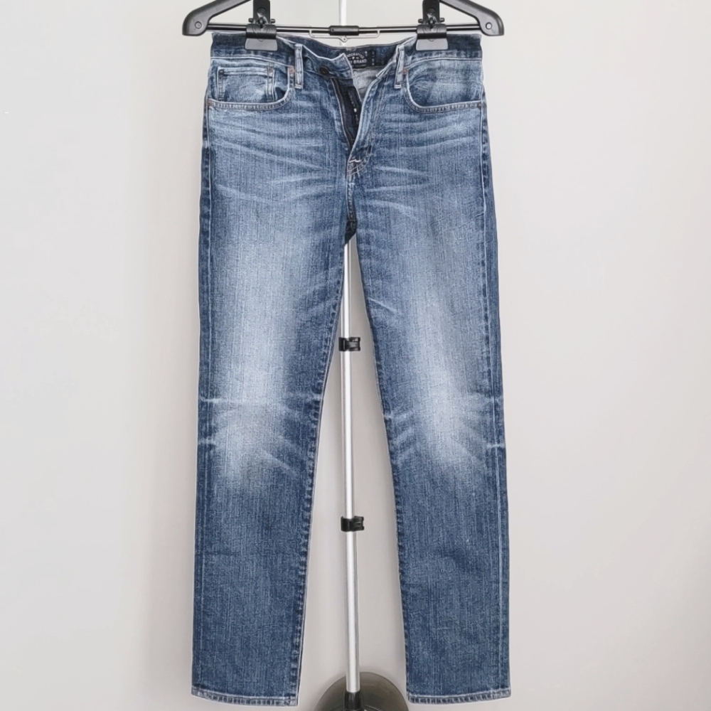 Lucky Brand 121 Heritage Slim.